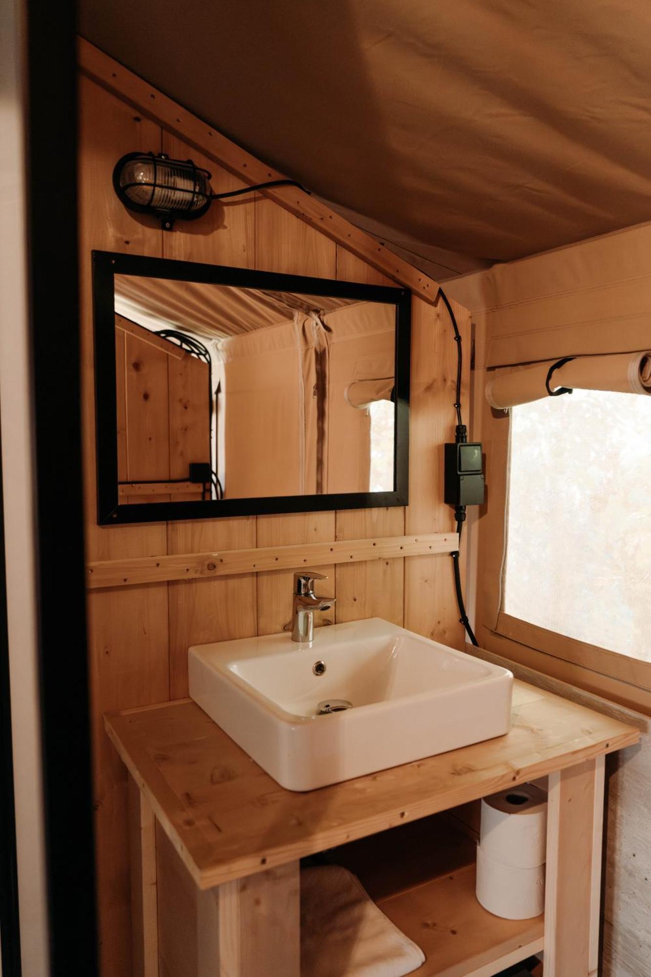 Camping De Tulpenweide Breezand Bilik gambar